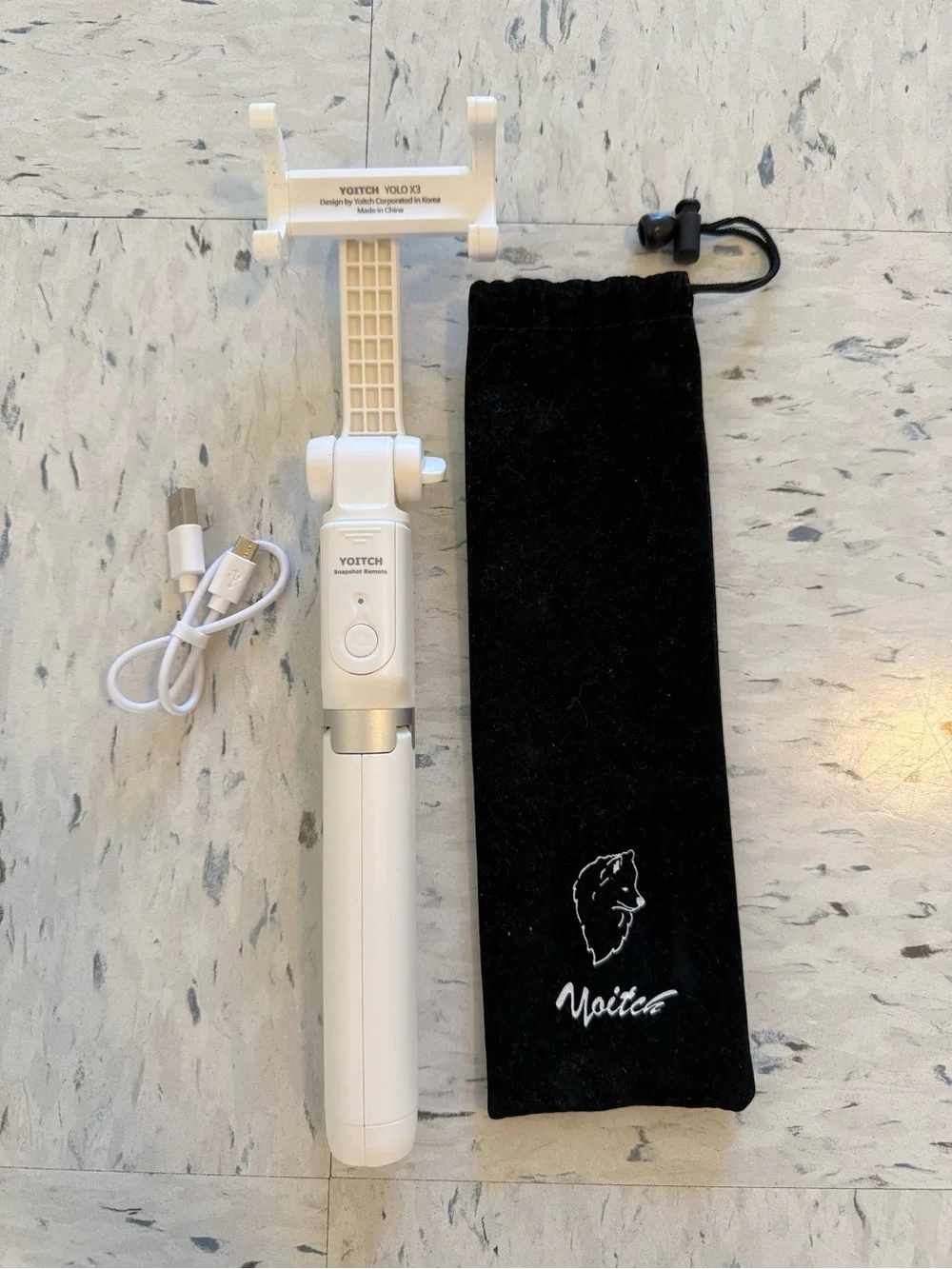 Yoitch White Foldable Selfie Stick with Remote